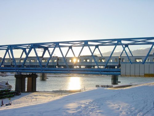 その時の気分で呟く。一小市民(💩製造機)によるネットの片隅の独り言。フォロー、リツイートは支持を意味しない。 こんなこと言ってるひでぇ、のリツイートもしばしば。怖いもの見たさフォローも結構有り。 💩リプは基本ミュート。反応する時間勿体無い。こちらのリプもリツイートも特に反応求めてない。うざかったらミュート希望