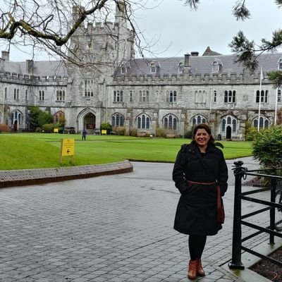 Profesora universitaria, investigadora en área educativa, trabajo con comunidades y niños y contribuir en sus proyecto de vida
