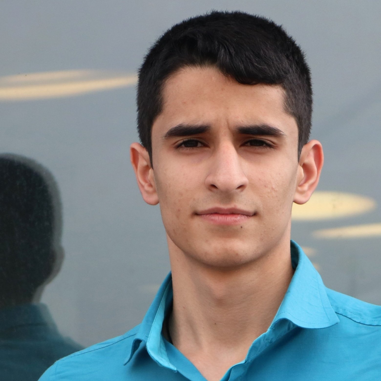 Davoodeh's profile picture. Activity rate: 1 tweet/year