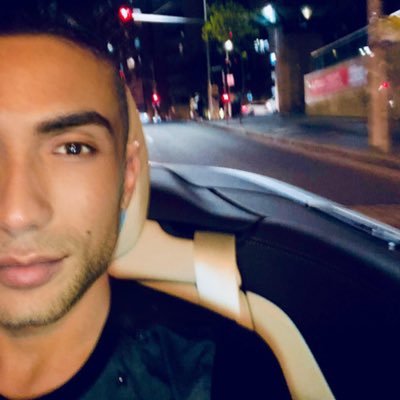 VellabykV's profile picture. #hair #makeup #extraordinaire® Sometimes the grass will appear greener on the other side because it has been fertilised with fabulousness ( or bullshit 😮)