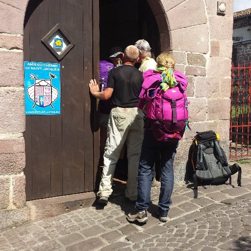 Nous sommes le bureau d'accueil des pèlerins au 39 rue de la Citadelle à SJPP