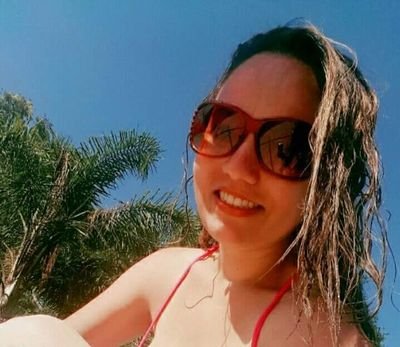 Sou especial porque aprendi a respeitar, amar e valorizar-me,
Sou especial porque mesmo diante das dificuldades, procuro tirar o melhor de cada situação.