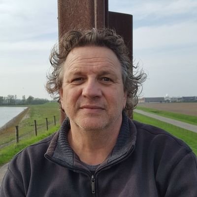 10b838b3167547f's profile picture. Vogels kijken (birding), gitarist en bassist, jazz en wereld muziek. Natuur als grootste passie, muziek volgt. Vaak buiten, opa, man en vader. Genieten !