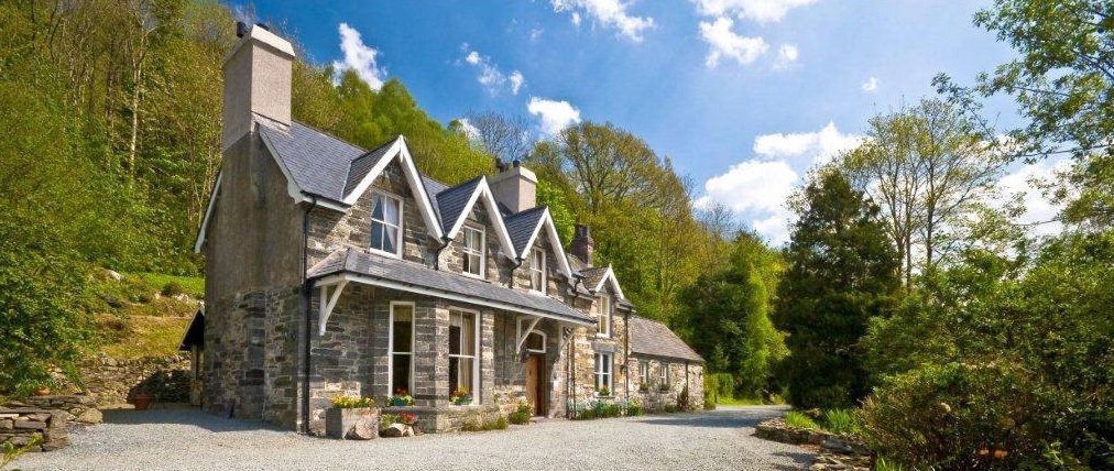 1m Betws-y-coed
Eryri (Snowdonia) National Park 
4*:  Self Catering The Studio (for 2), B&B Pengwern 
Warm welcome/Croeso cynnes.  Cymry Cymraeg