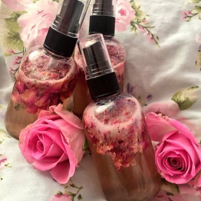 Hi! Welcome to the official twitter for Moon Minerals Beauty! The shop for Unique bath products with amazing scents!