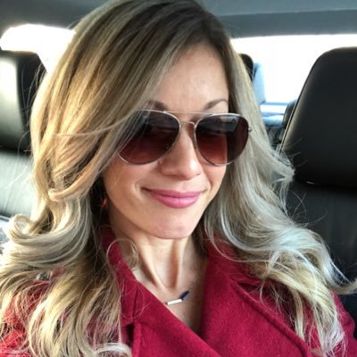 Corp comms pro that loves fitness. Tweets about food, travel, sports and yoga. Chocolate connoisseur. Patriots fanatic. Shoe collector. #womeninbusiness
