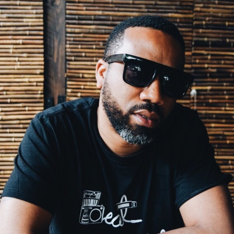 EthnoMusicologist | Mo Better Brews Vinyl Curator | Booking: flashgparks@gmail.com