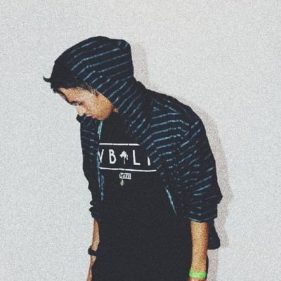 Vibe Enthusiast. Also makes beats.
VB🌴LN | ALOE HOUSE 🏡 | VALLEY SOCIAL ⚡
MANUKALIKETHEHONEY OUT NOW 🔽🐝