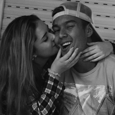 Morenacolman's profile picture. [[Si solo haces lo que sabes hacer, nunca seras mas de lo que eres.]] 
 Snap: Morecolman//insta: Morena colman//.