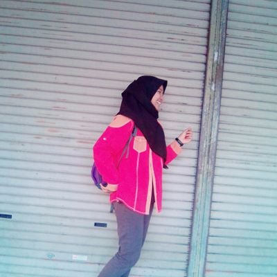 I'm unofficially 18💕|Singing🎤| Yolo
Focus on my future🌈
Stay qowiy💪😄
Come and never go.😎