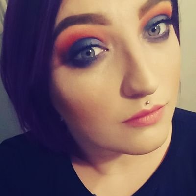 ZoeLowry3's profile picture. 