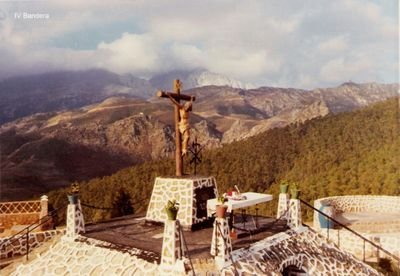 Me gusta la historia, arquitectura, fotografía,cine clásico, naturaleza, motociclismo, automovilismo.Todas las fotos que publico son mías,salvo mención.