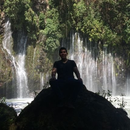 JuanPeett's profile picture. The best stories are found between the pages of a passport