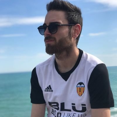 Murciélago y Antimadridista hasta la muerte! Veo MotoGp y F1 desde que tengo uso d razón - #KingVR46 #TheDoctor, #FA14 Alonso es Dios...