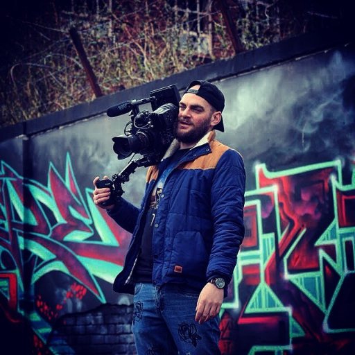 I make movies and videos!
I used to be an actor, I still am, but I used to be too!