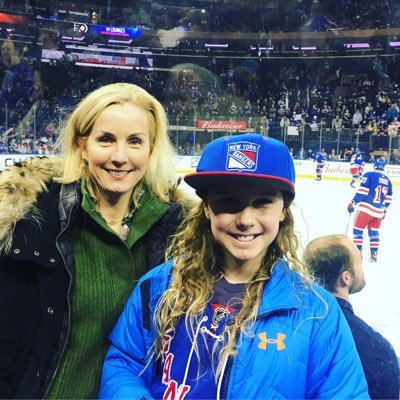 Weather enthusiast, Fashion Lover, Celebrity follower, #hockeymom