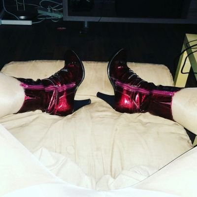 Just a crossdresser Who loved to wear woman and sexy clothes👙👗 👠let me be the thing you're going to abuse... more of me???Instagram;
naughtycd and naughtycd2