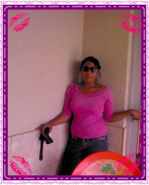 ladie_kisses's profile picture. I love the kiss...