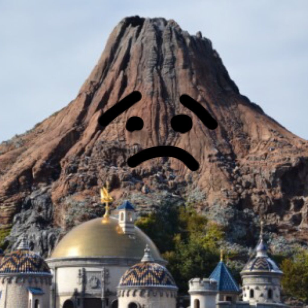 僕はディズニーシーのシンボルプロメテウス火山だよ、 もっと構ってよ、みんな僕を見てよ