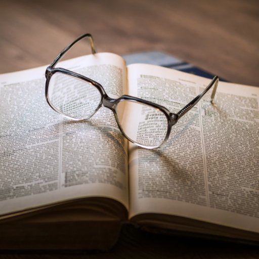 lectors_roures's profile picture. La #RevolucióDeLesLletres emprèn el seu camí des del nostre municipi.   Shhht, silenci.
#LlibertatPresosLiteraris