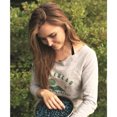 NicoleMIrwin's profile picture. I suck at Twitter.