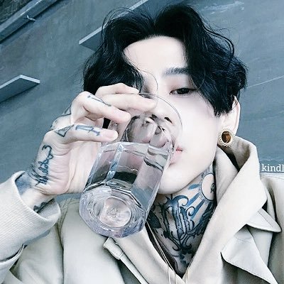 Leongma_'s profile picture. C’était Léon. « dis moi pourquoi je ne suis pas comme toi », C’est Léon.