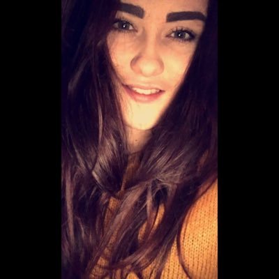 victoriafamm's profile picture. probably the most boring person on Twitter tbh