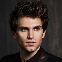 Cuenta en España sobre el actor @KeeganAllen, conocido por interpretar a Toby Cavanaugh en Pretty Little Liars. Libros publicados: Life Love Beauty & Hollywood