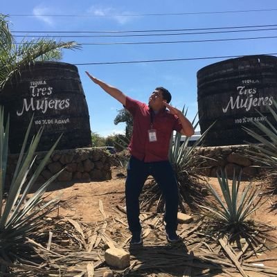 Pues le voy al Cruz Azul ya te imaginarás cómo es mi vida. Me pongo a tuitear sobre Master chef pues no tengo nada que hacer los domingos.