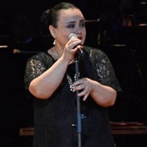 Ucevista. Licenciada en artes mención artes escénicas.Docente,Cantante, Productora. 26 años de carrera teatral.