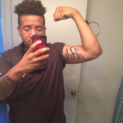 my name is darnell but everybody call me pooh im jokey like to hang out