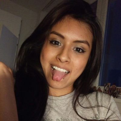 gordillo_helen's profile picture. holaaaaaa! #deutsch #español #english A mi me gustan los gatos, comer, videojuegos y viajar :'v solo tengo twitter para seguir a mis artistas favoritos.