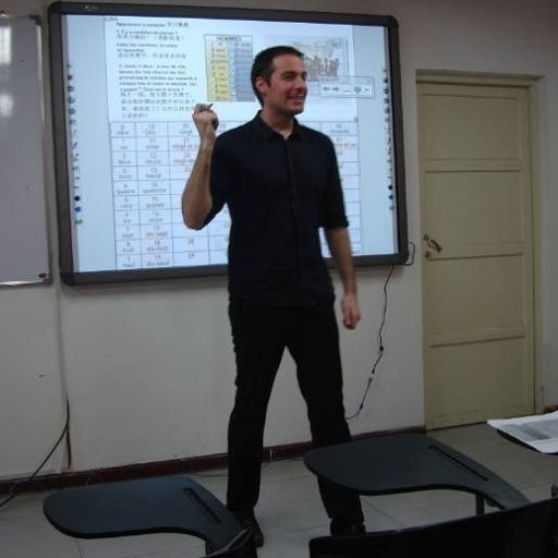 PROFESSION : Enseignant de Français Langue Étrangère DIPLÔMES : Master 2 en Lettres Modernes et Master 2 en FLE et sociolinguistique