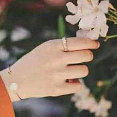 Ahlawya✋💃💃
أنا الشخص اللي كلي عيوب لكن مليان حاجات تتحب😍😍