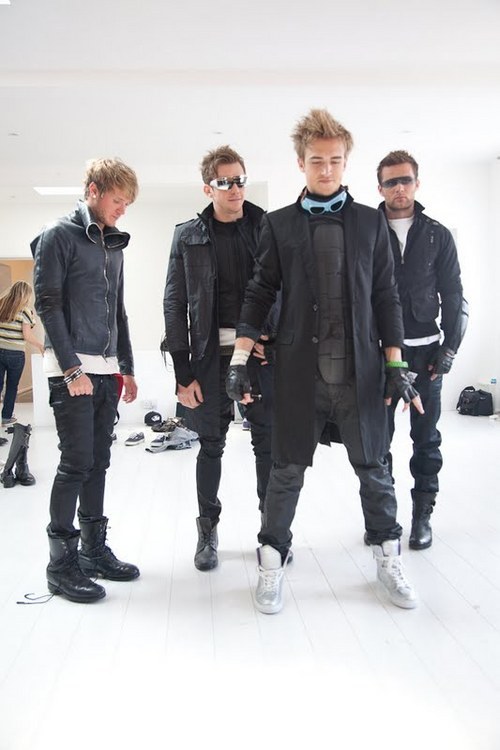 heeey,dudes aqui terá muuitaas doorgas ee ALOOK's ahah sigaam PARADISEOFMCFLY =  paraiso do McFly ;D vamos alookar na madruga,flr all the time com esses 4 deli