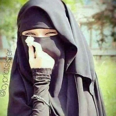 عنيدة وكلامي ما آعيده#