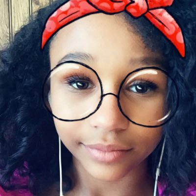 itsari16's profile picture. 