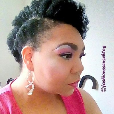 A #styleblog from #writer. #blogger  #curvygirl #teamnatural ShawnTe Pierce  IG: fashionssenseblog Pin: sjpfashnews