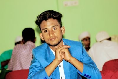 I am a simple boy. I like to play video games. I love my all friends