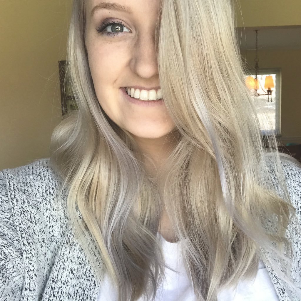 lorissavpadilla's profile picture. my random thoughts as tweets