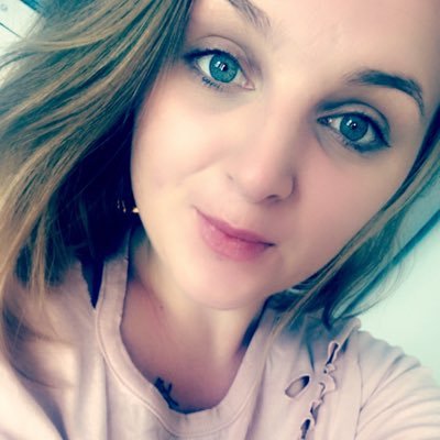 @chloepoll1995