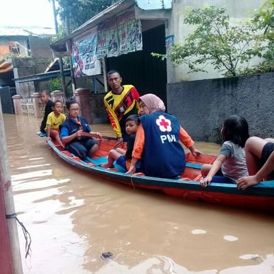 Program Pembangunan Masyarakat Tangguh Banjir  @divisi_pb_pmi @palangmerah dukungan @ifrc dan @zurich | Contact us at pmtbcfr@gmail.com