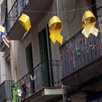 Veïns de Sant Esteve de Les Roures. Treballem tot l'any en el guarnit dels carrers per la Festa Major de St. Esteve. #SEdR #elsguarnitsseransemprenostres