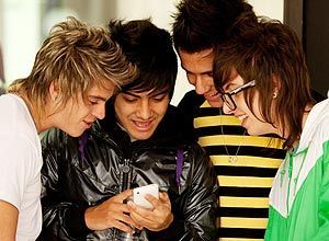 3 garotas destintas e uma coisa em comum : O ENORME AMOR pela @rockrestart