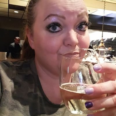 Mother, Wife, Stargate & OUAT Lover, Nurse, BLOCKHEAD and Younique Independent Presenter
