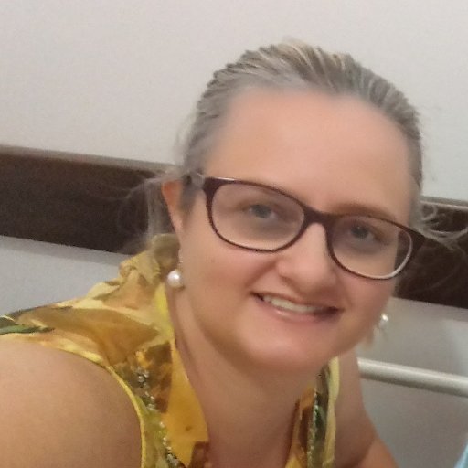 Mãe, esposa, Enfermeira obstetra, idealizadora do Grupo Despertar (GD), Tb. da eq. Marih. Adm e cons. em Amamentação.
Acredita e defende a humanização.