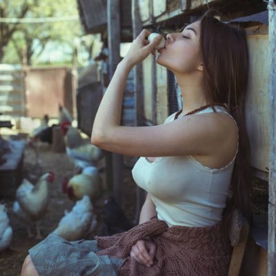 Chloe White, born in 1986 in Ukraine. Has lived in Kiev, New York, Hongkong. She is a painter. UKRAINKA is her first book.