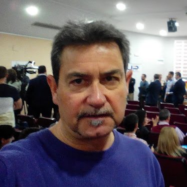Licenciado en psicología. Autor del libro: El guardián de las virtudes. Policía Local de Albacete, actualmente jubilado, comprometido con voluntariado social.
