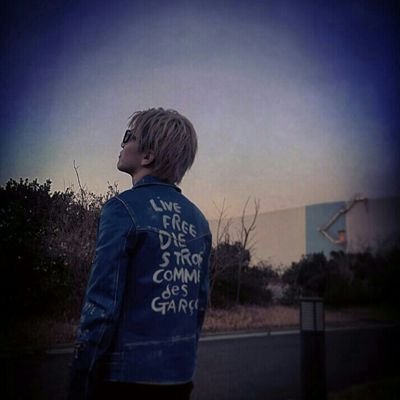 V Twitter Twitterもインスタもアイコン変わってる かっこいい 2枚目の青ファー 一番やばい 福岡公演楽しんで来てください T Co 8txp6wiikp Twitter