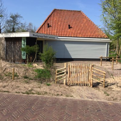 De Werkgroep Oud-Castricum wil het cultureel erfgoed van de dorpen Castricum en Bakkum behouden. De stichting bestaat sinds 1967 en heeft ca 30 vrijwilligers.